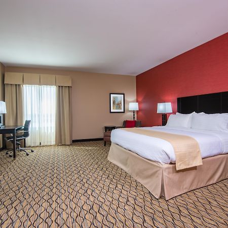 Holiday Inn Salina By Ihg Ngoại thất bức ảnh