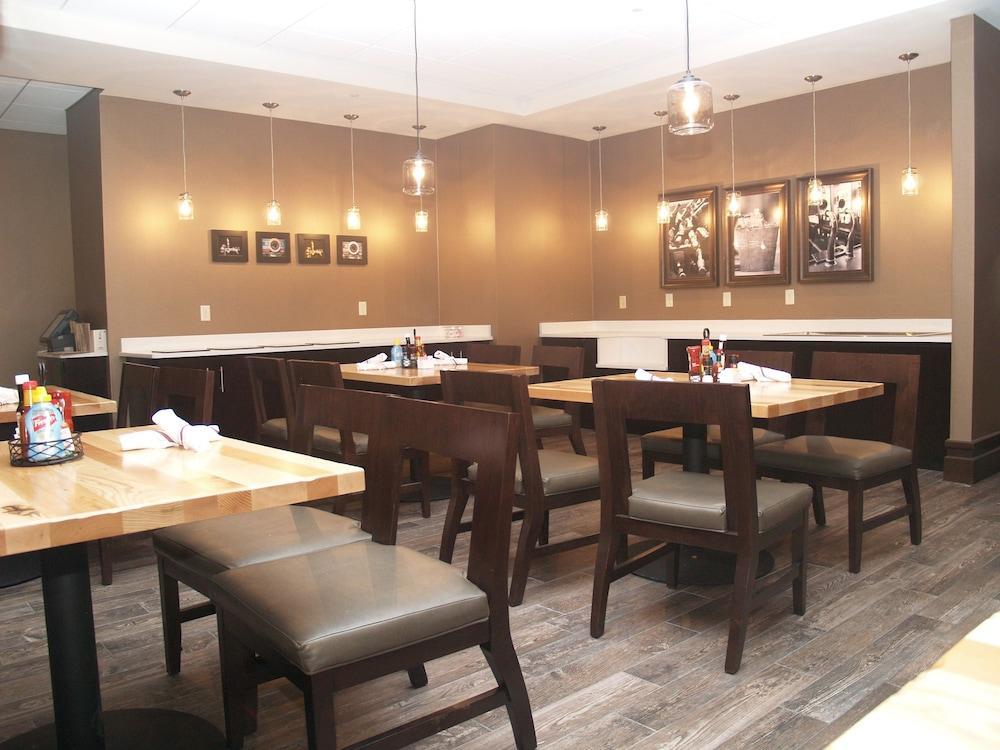 Holiday Inn Salina By Ihg Ngoại thất bức ảnh