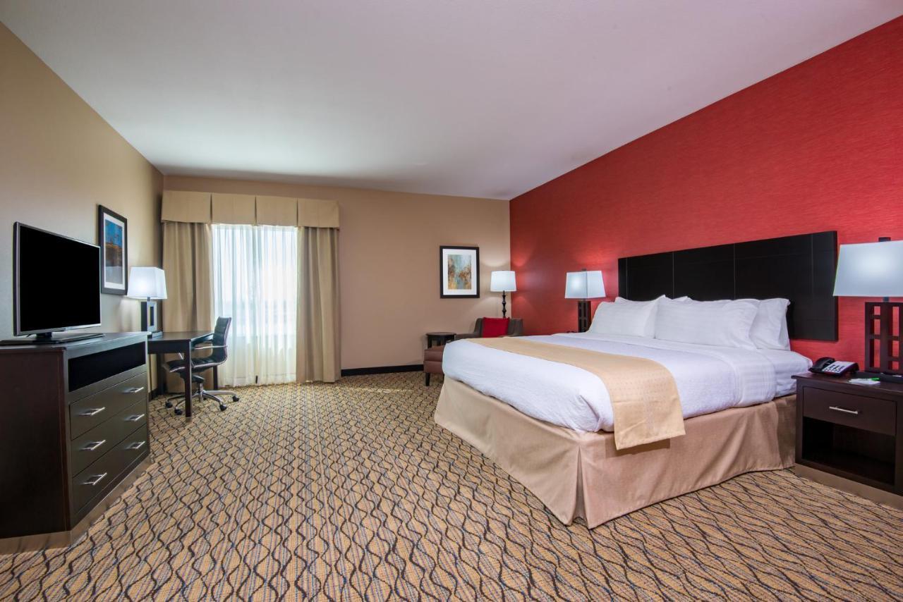 Holiday Inn Salina By Ihg Ngoại thất bức ảnh