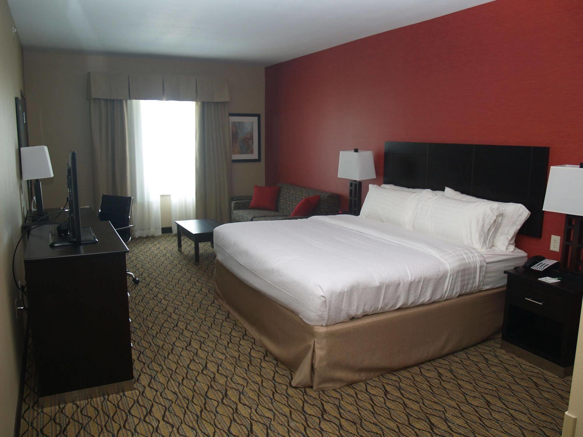 Holiday Inn Salina By Ihg Ngoại thất bức ảnh