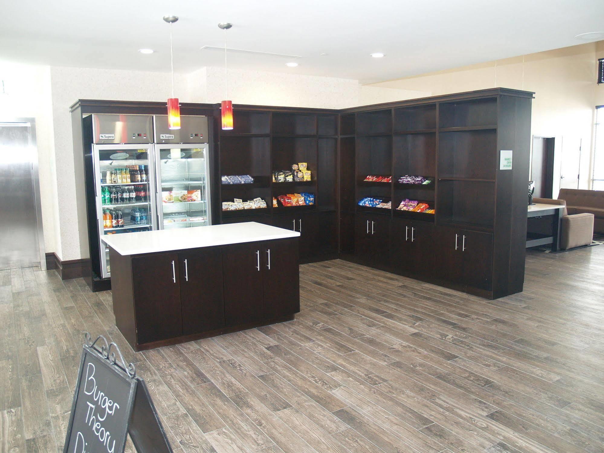 Holiday Inn Salina By Ihg Ngoại thất bức ảnh